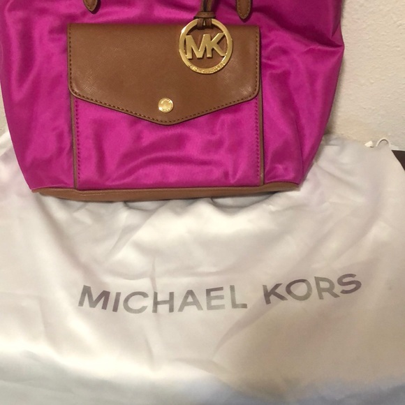 MICHAEL KORS PURSE - Picture 7 of 7
